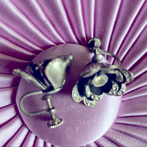 VINTAGE clip on earrings - Picture 2 of 5